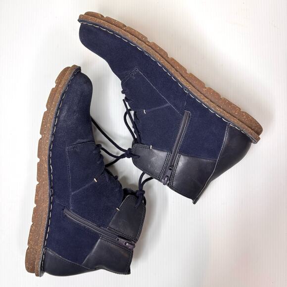 CLARKS Lace Up Boot Women's 9 Tamitha Key Navy Suede Leather Ankle Bootie Casual - Picture 8 of 9